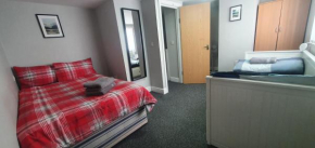 1 Bedroom FLAT, sleeps up to 5ppl, City Center